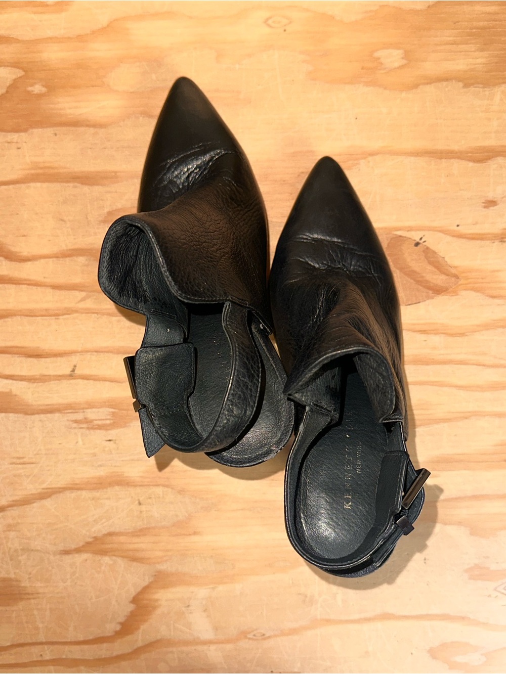 Kenneth Cole Black Leather Pointed Slingback Heels - Picture 5 of 6